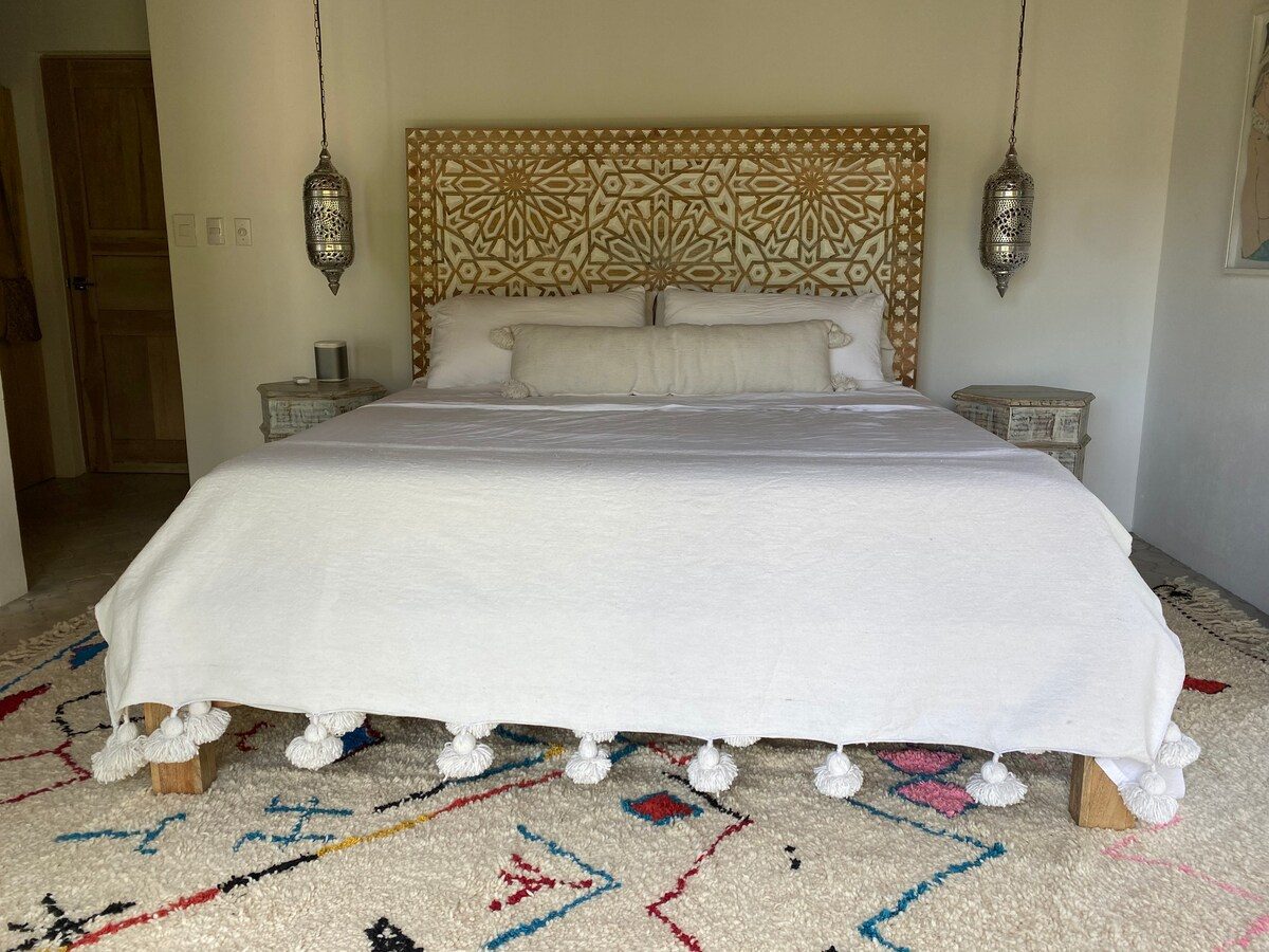 Photograph of Oasis Marroquí, a contemporary high-end home in Nosara